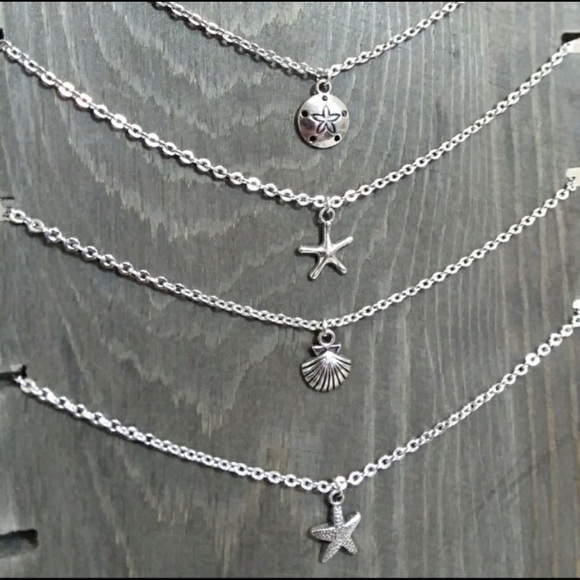 Harriet Ave Jewels Jewelry - Silver Tone Beach Shell Starfish Sand Dollar Charm